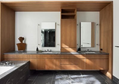 Primary bath in Lake Minnetonka Mountain Modern home